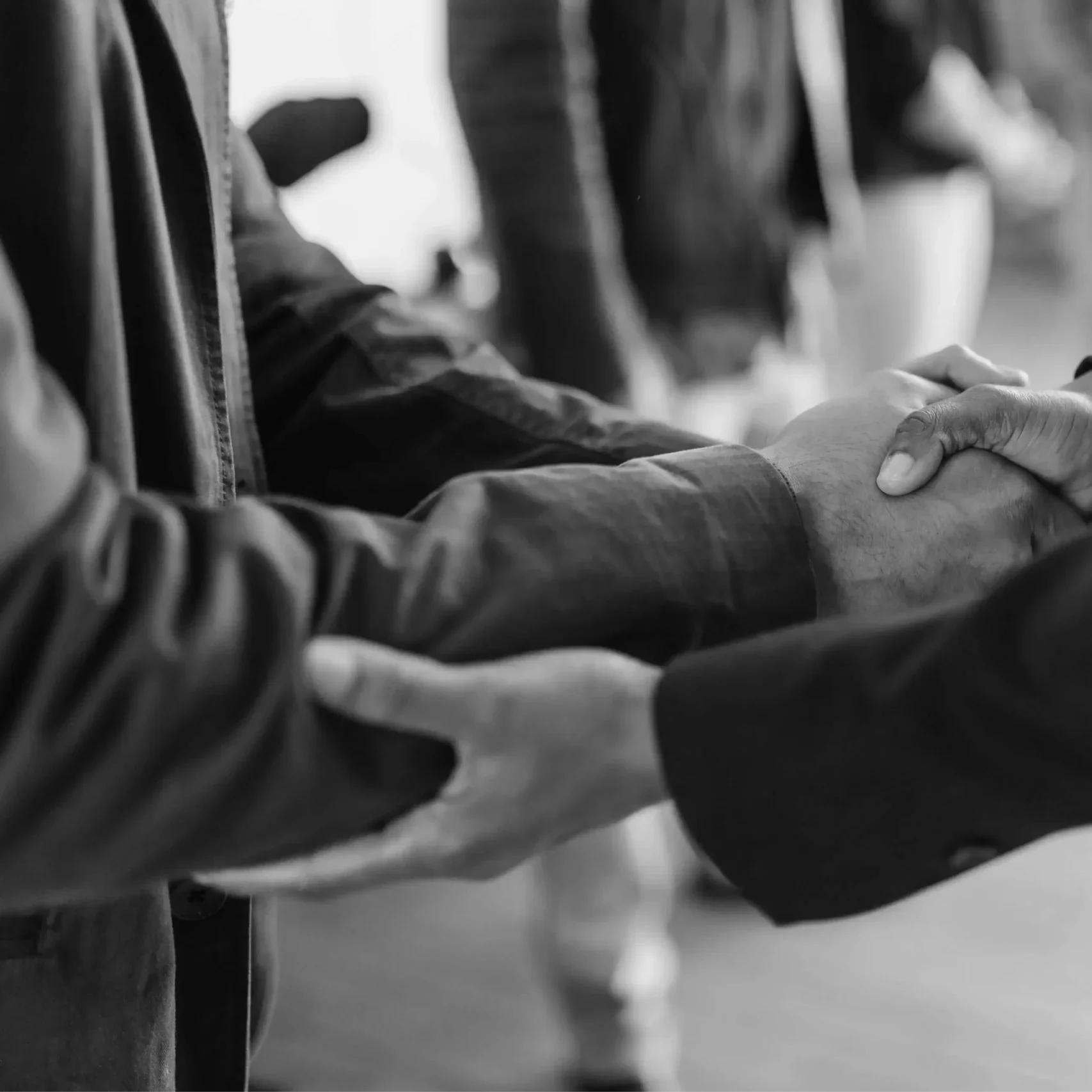 Two individuals shaking hands supposedly agreeing on something, used as portrait for Investors hyperlink